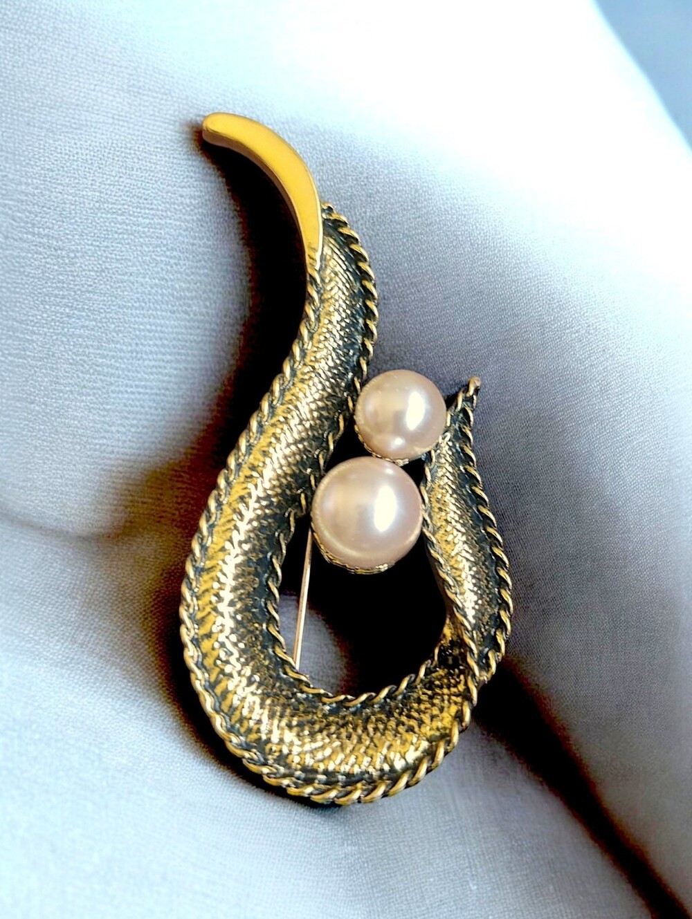 Vintage Inspired Faux Pearl Accent Brooch
